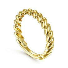 Load image into Gallery viewer, Gold Tilted Leaf Ring